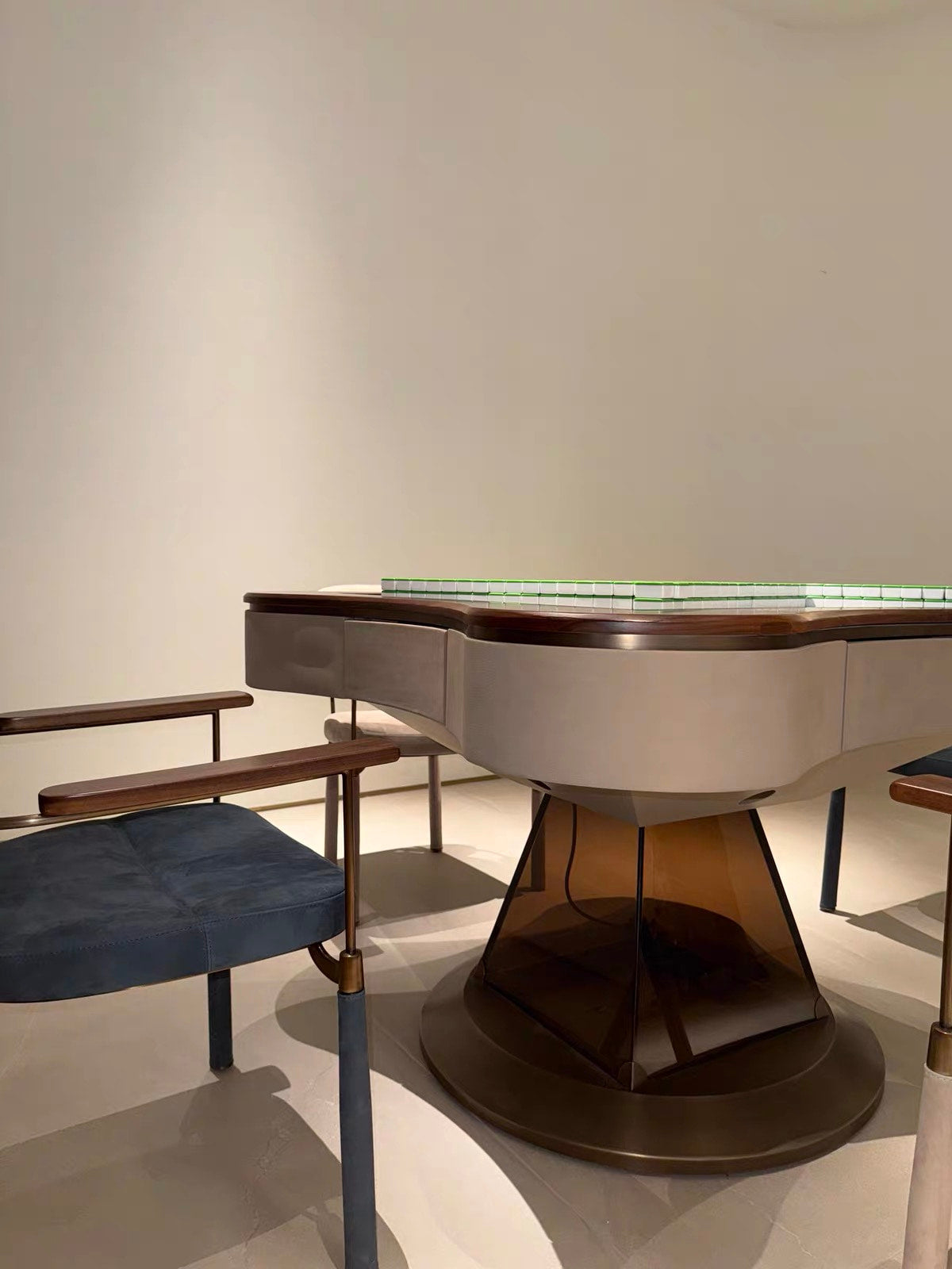 AURAJONG S2 automatic American Mahjong table with green Mahjong tiles and upholstered chairs in a modern interior